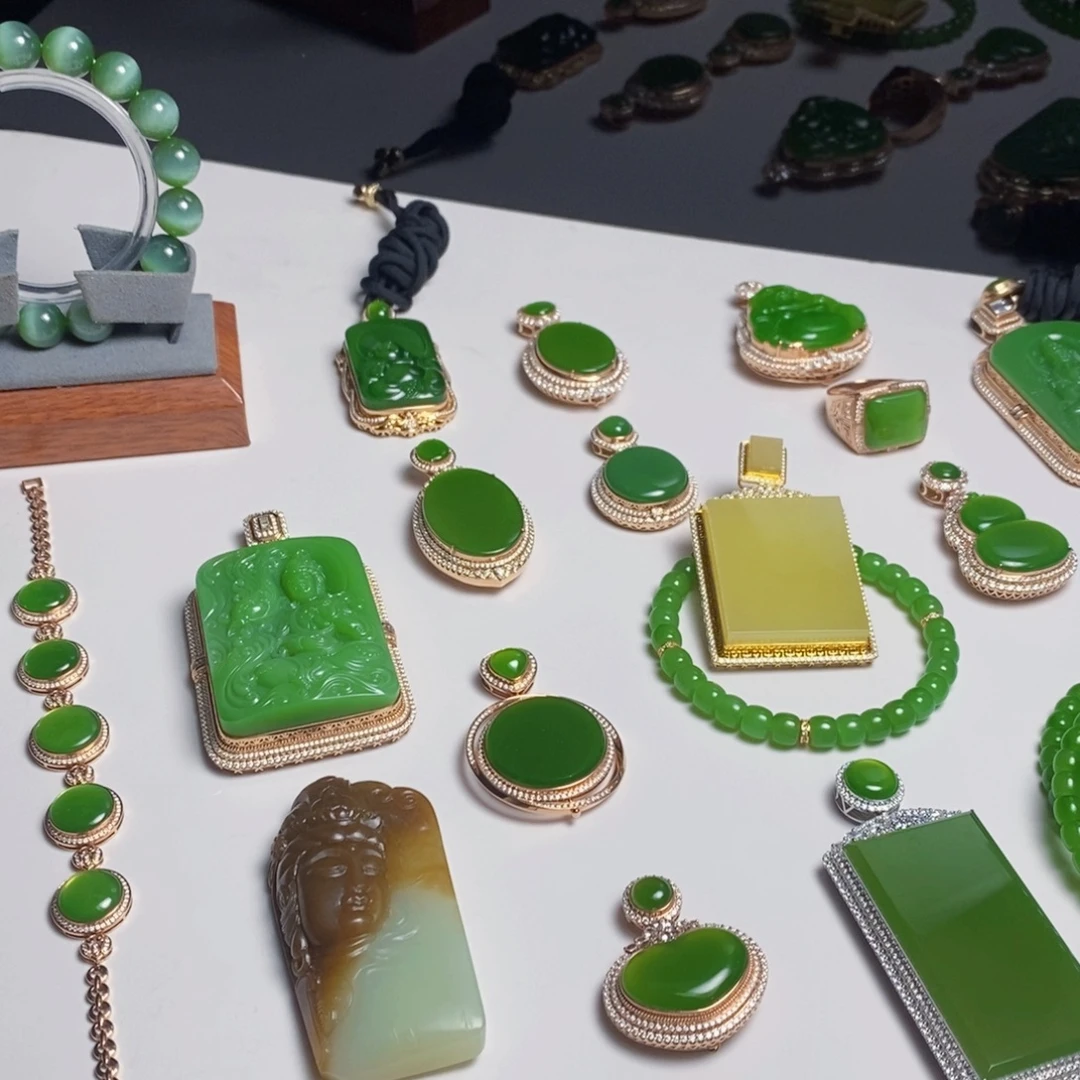 和田玉18K金镶嵌挂件