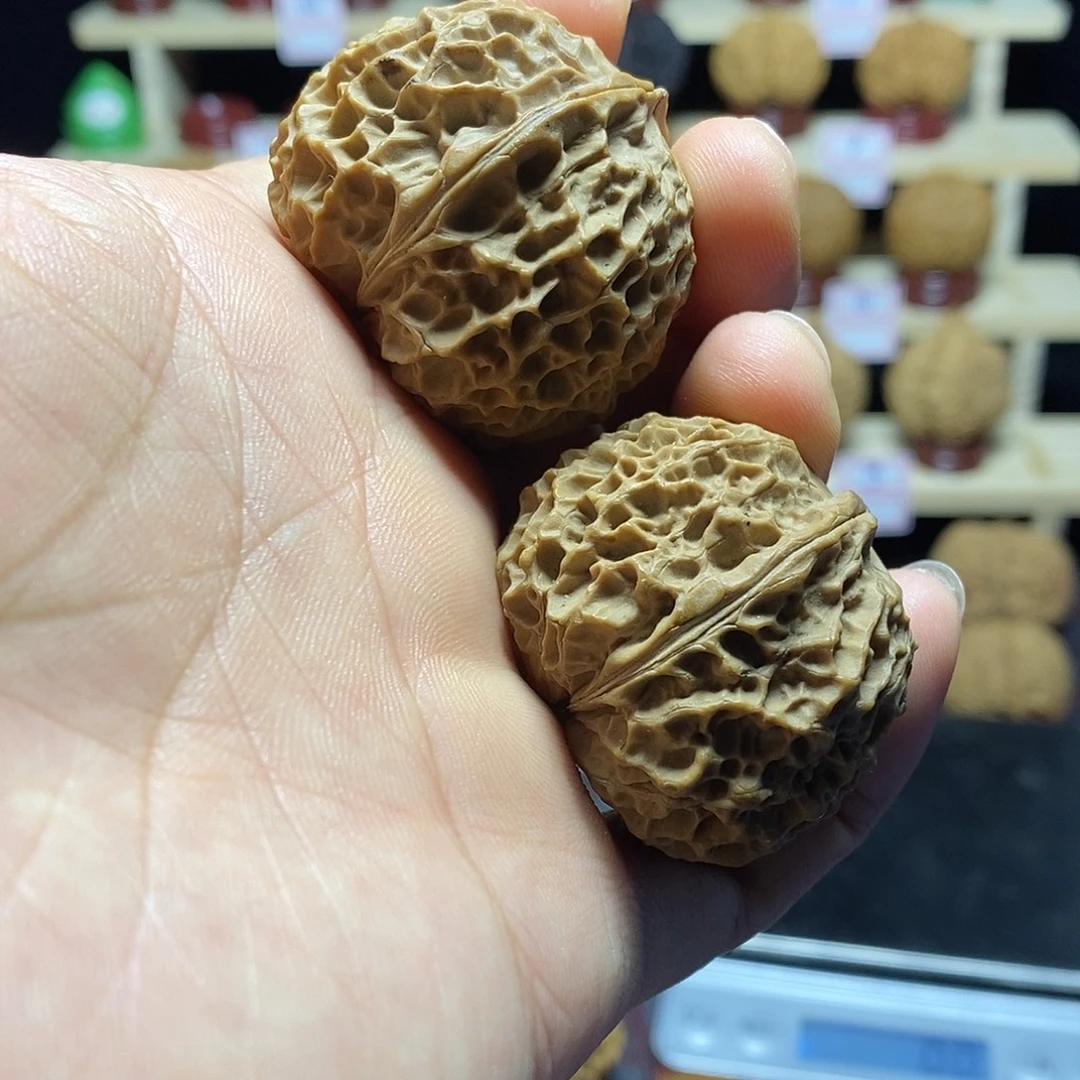 威****文玩核桃吊坠绣球