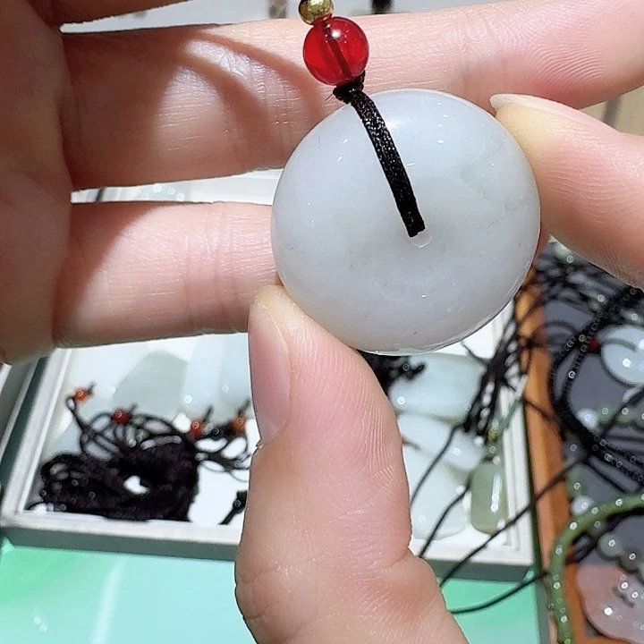 石英质玉合金颈饰