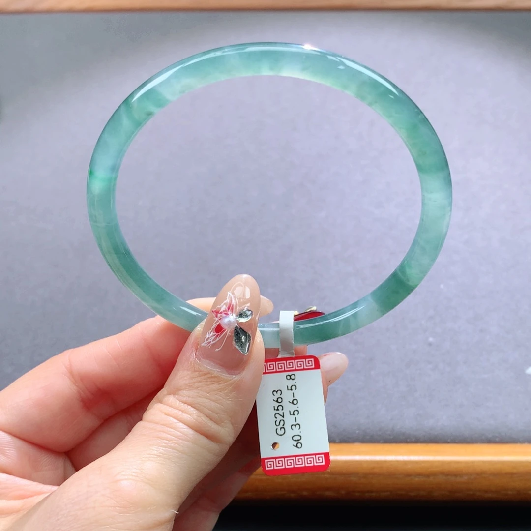 翡翠手镯未镶嵌天然翡翠手镯