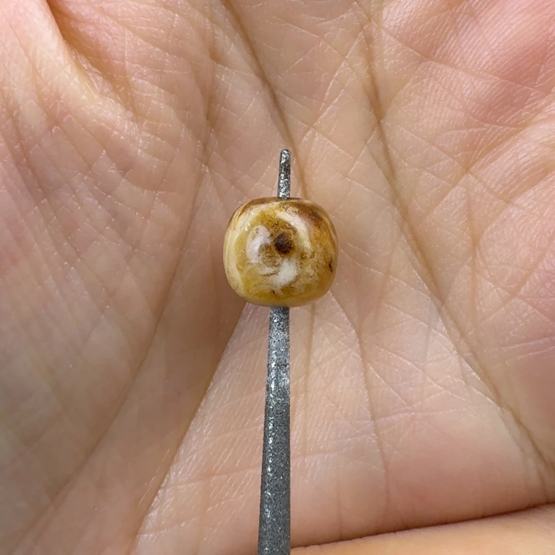 琥珀未镶嵌裸石9mm沁色单珠