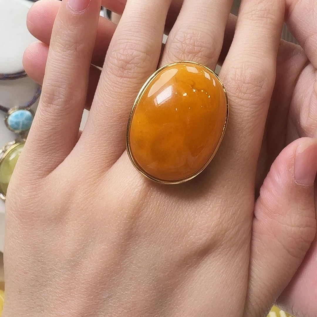 琥珀未镶嵌颈饰戒指