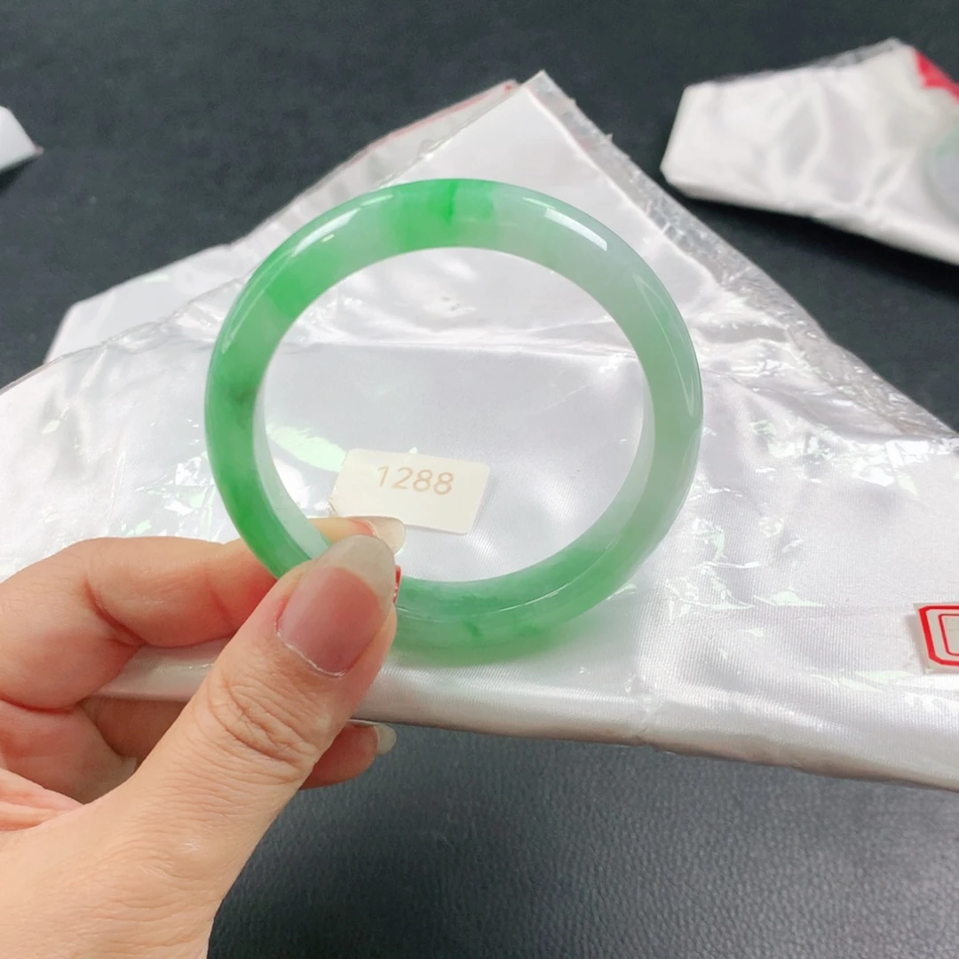 翡翠未镶嵌手镯冰绿03