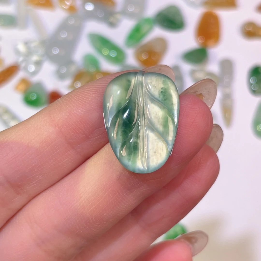 翡翠未镶嵌颈饰裸石