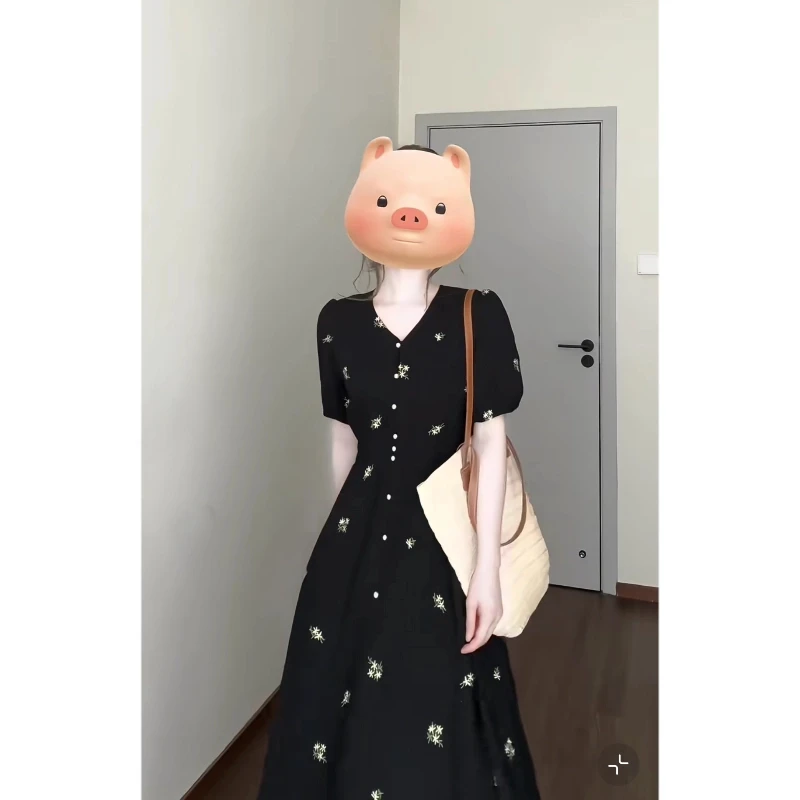 MO88ZSPF大码【暗夜生花】夏季黑色连衣裙重工刺绣V领赫本风小黑裙