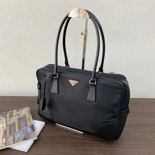 95新 Prada/普拉达 降落伞十字纹拼皮plume单肩包底长34 118906