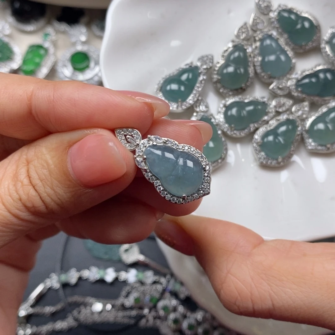 翡翠颈饰未镶嵌翡翠