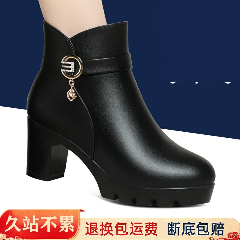 中年女式皮靴尖头高跟短靴秋冬粗跟短靴女短筒靴防水台单靴