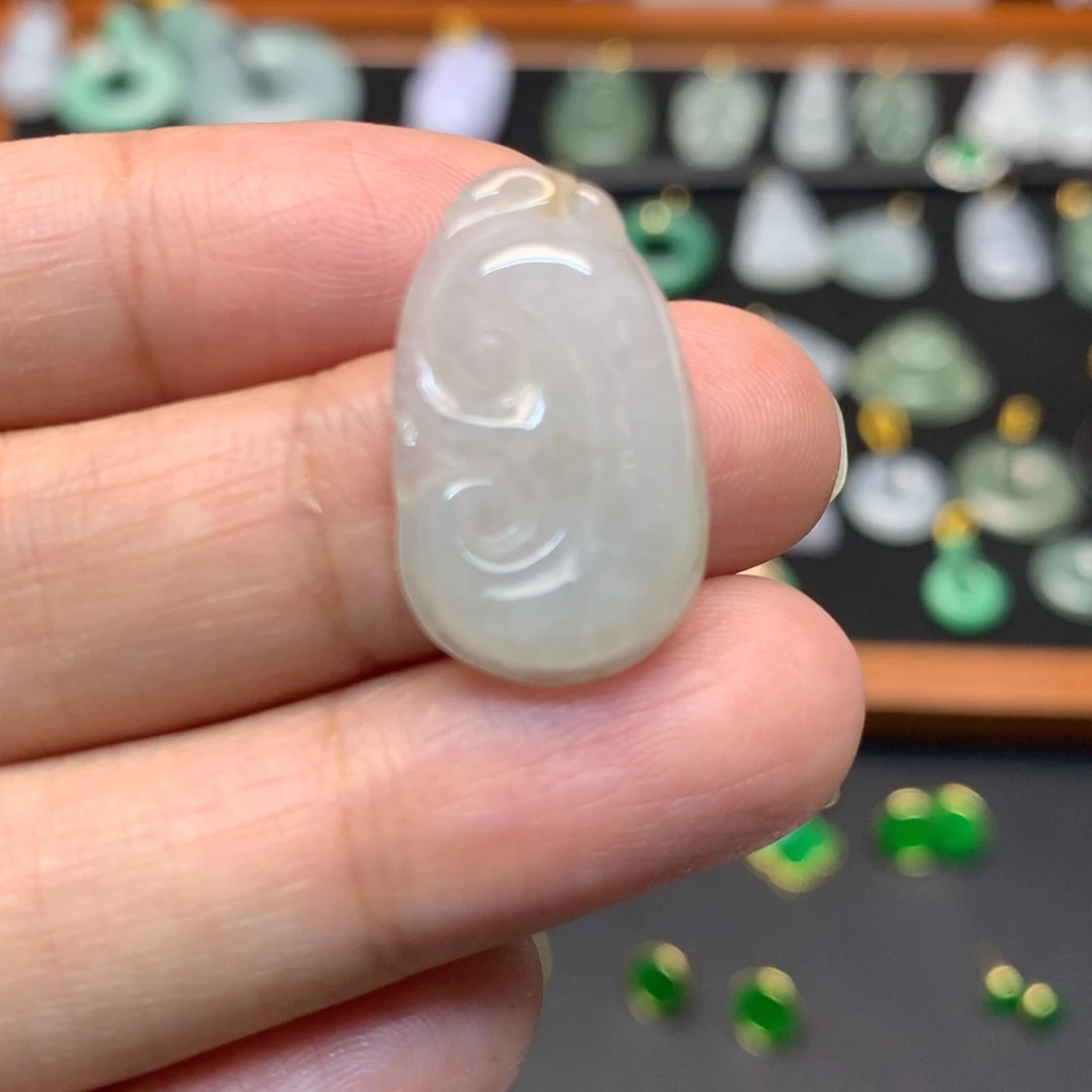 翡翠未镶嵌颈饰有纹裂