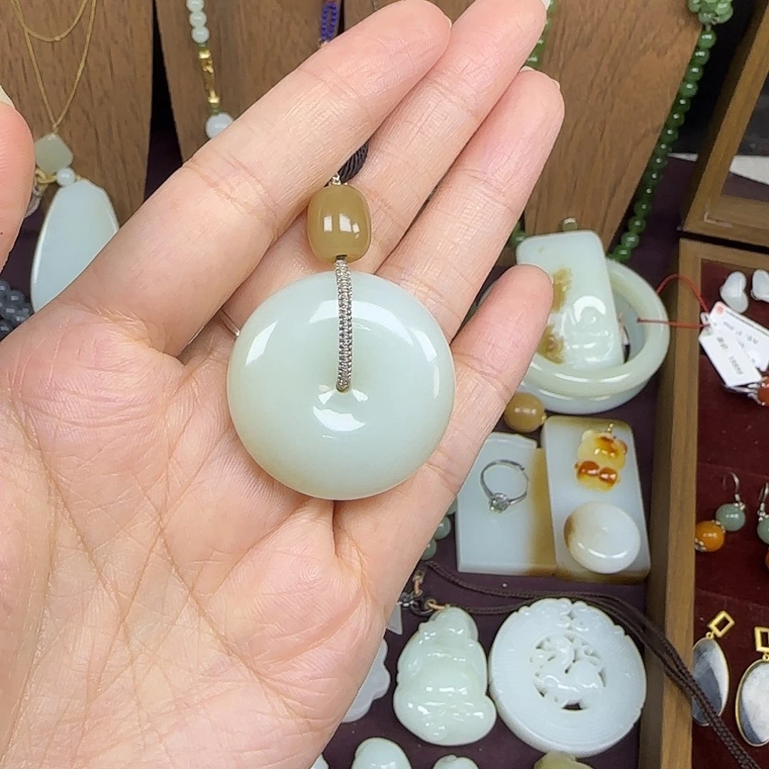 颈饰未镶嵌和田玉