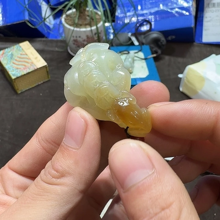 未镶嵌和田玉（糖玉）挂件