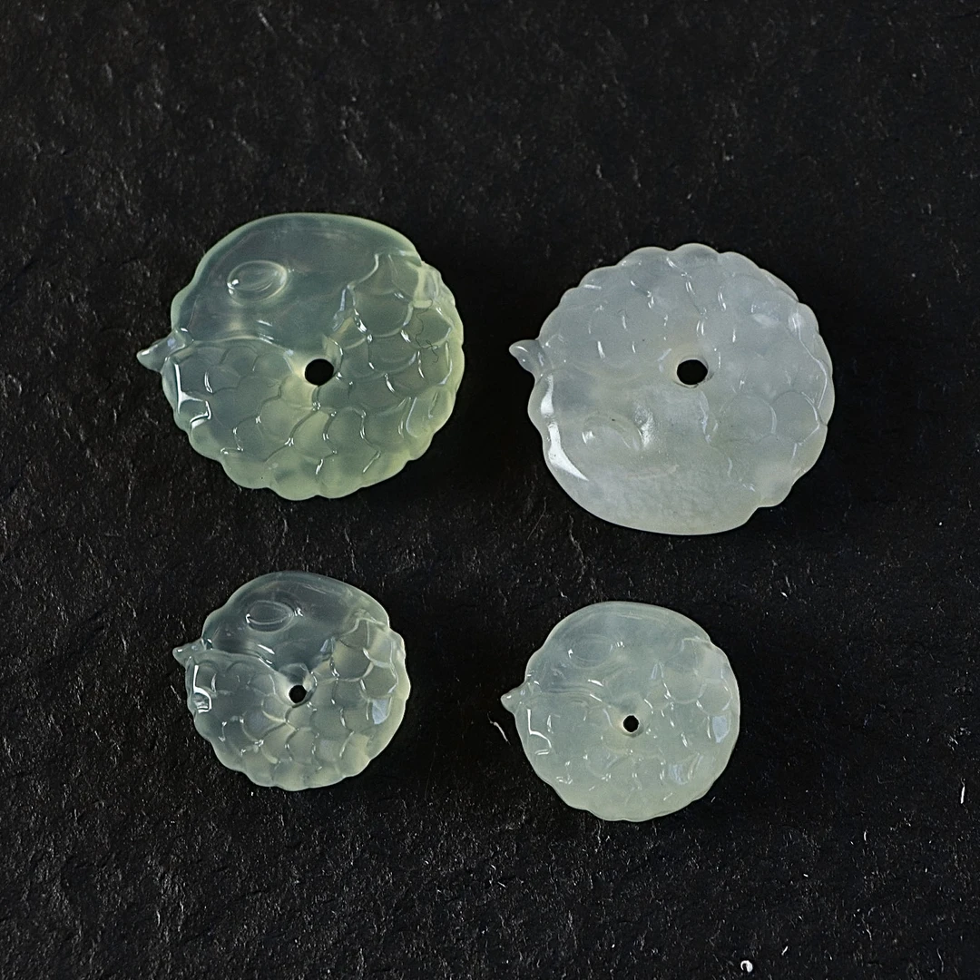 Nanya/南亚多样性发一灵蛇元宝岫玉白绿冰透色手工雕刻蛇宝宝吊坠