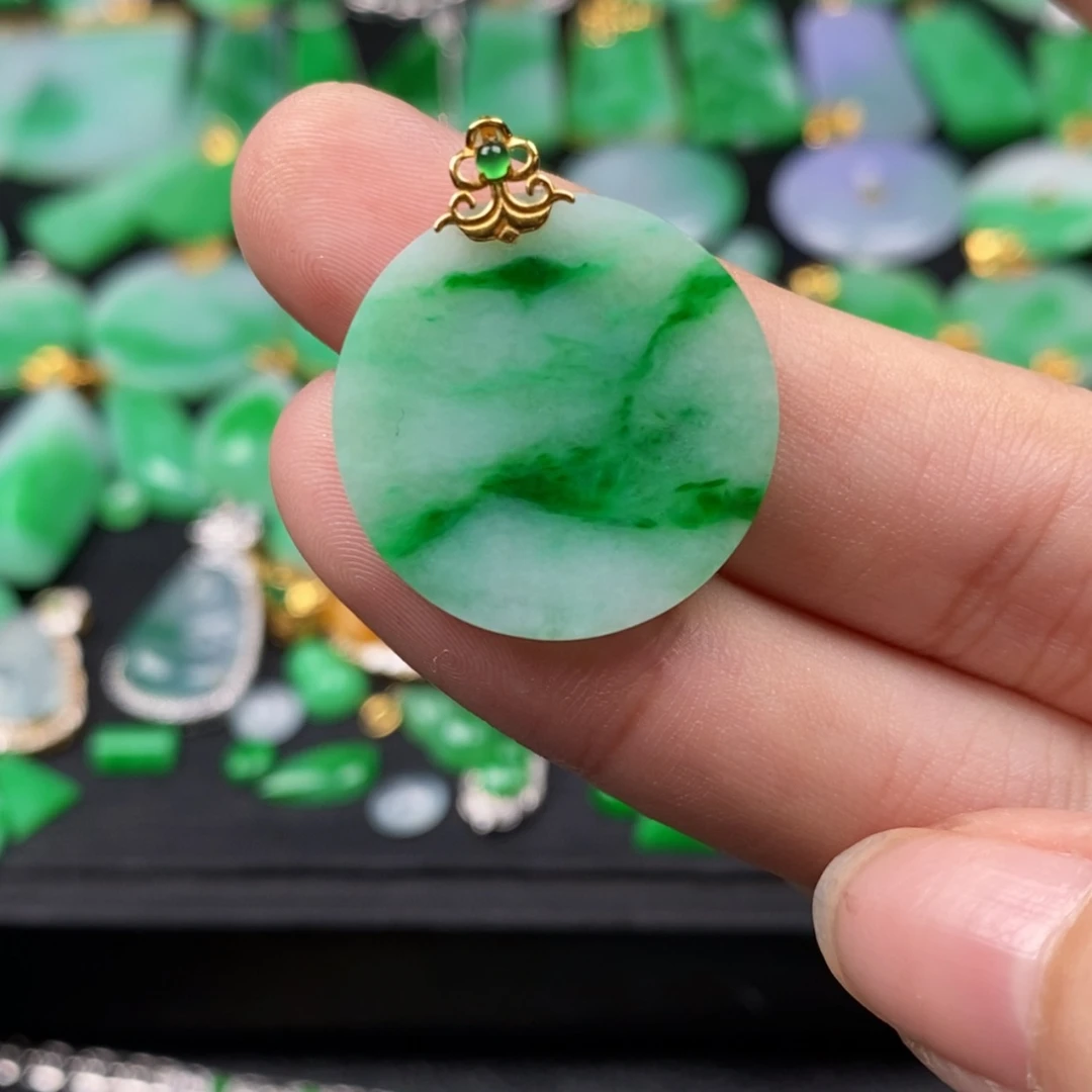 颈饰18K金镶嵌翡翠翡翠
