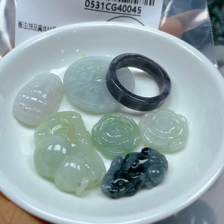 翡翠未镶嵌吊坠(不含链)