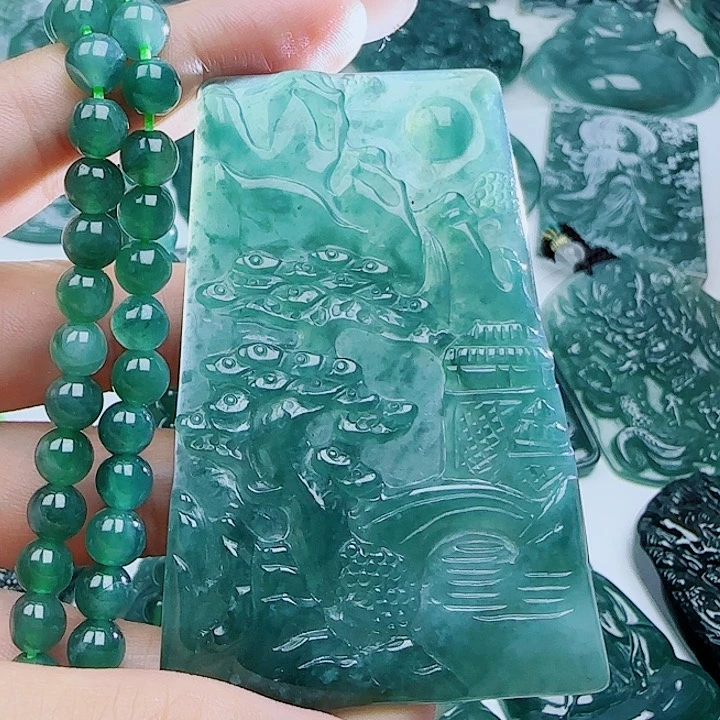 翡翠未镶嵌颈饰多样性发货天然的A货翡翠