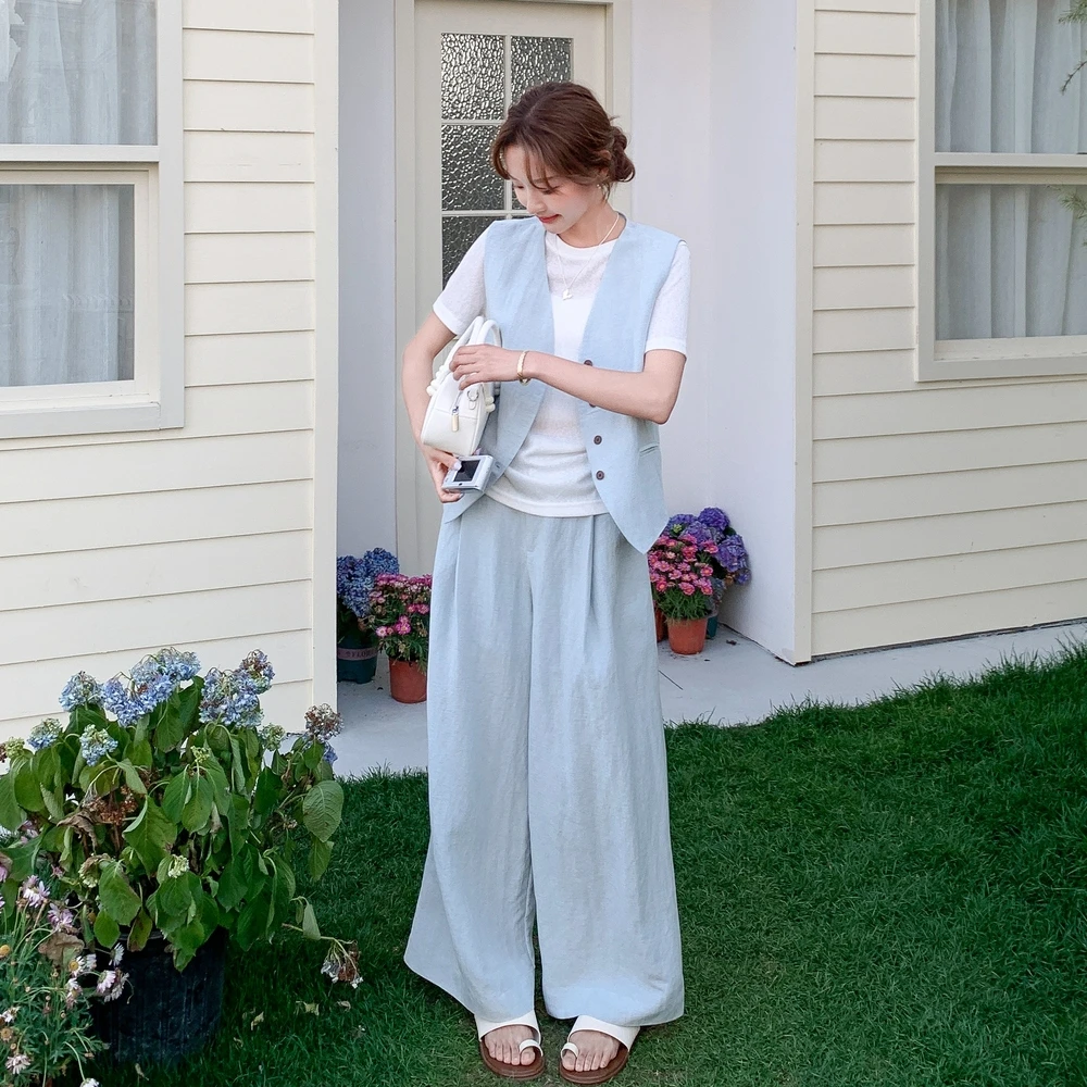 浅蓝色套装女2025夏季新款韩系休闲风无袖马甲T恤衫阔腿裤三件套