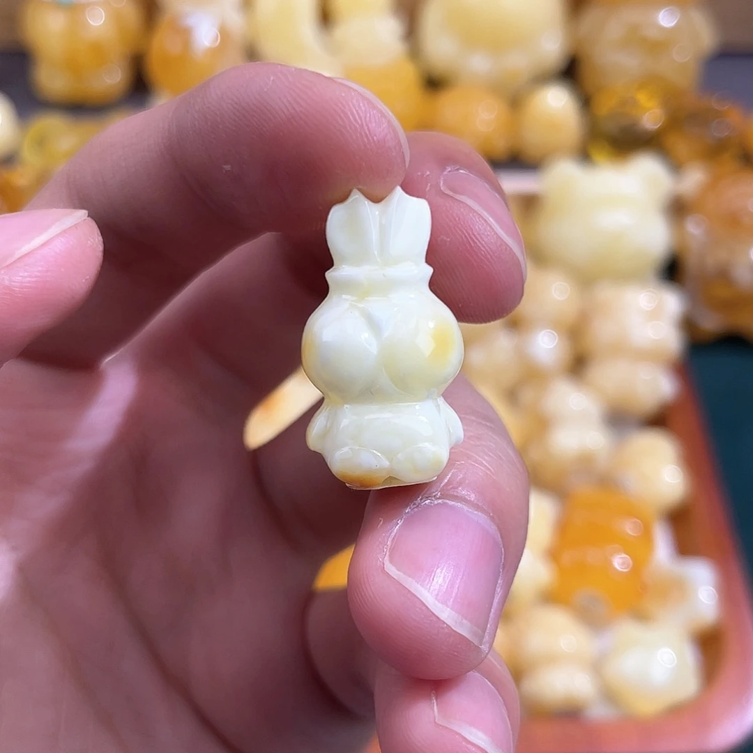 琥珀裸石未镶嵌蜜蜡