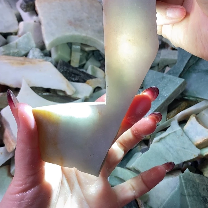 翡翠颈饰未镶嵌天然翡翠
