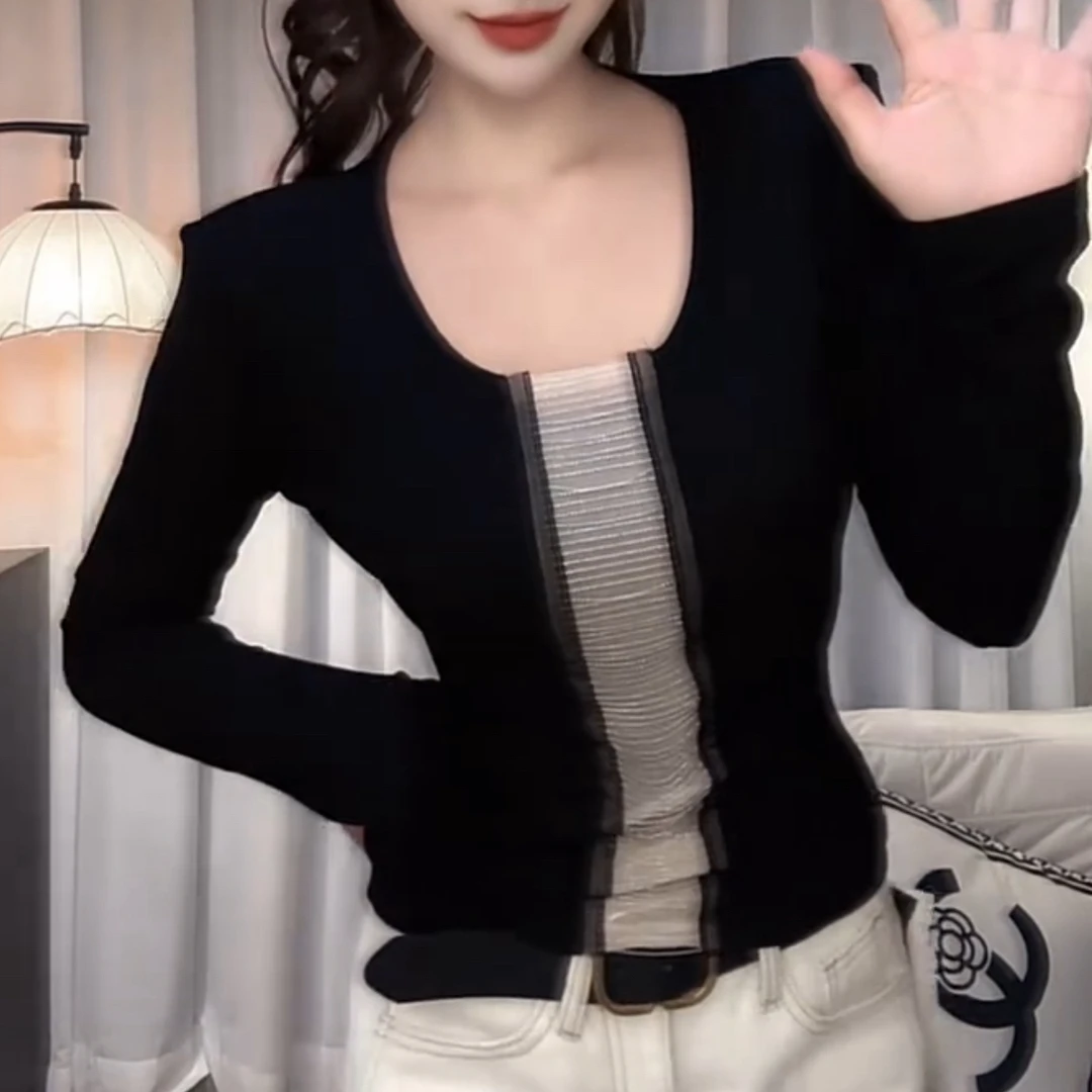 时尚洋气U领拼接长袖内搭打底衫