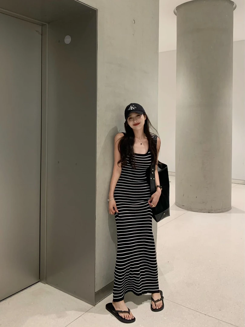 辣妹复古条纹撞色背心连衣裙女夏季修身收腰气质无袖针织长款裙子