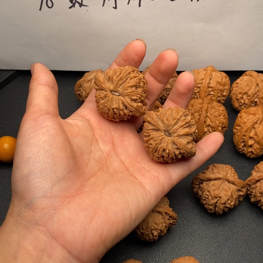 喂***伟文玩核桃把件42南疆石