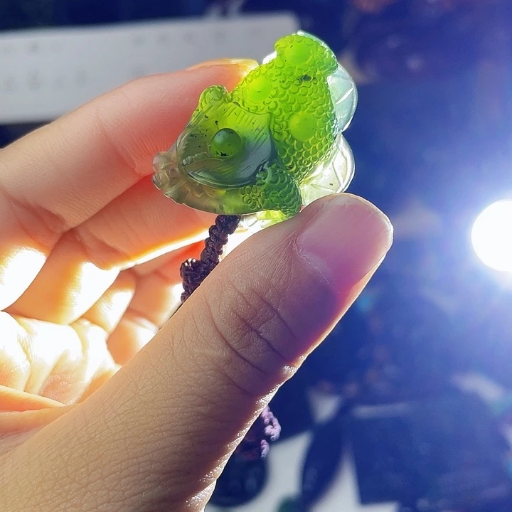 未镶嵌蛇纹石玉颈饰泰山玉金蟾