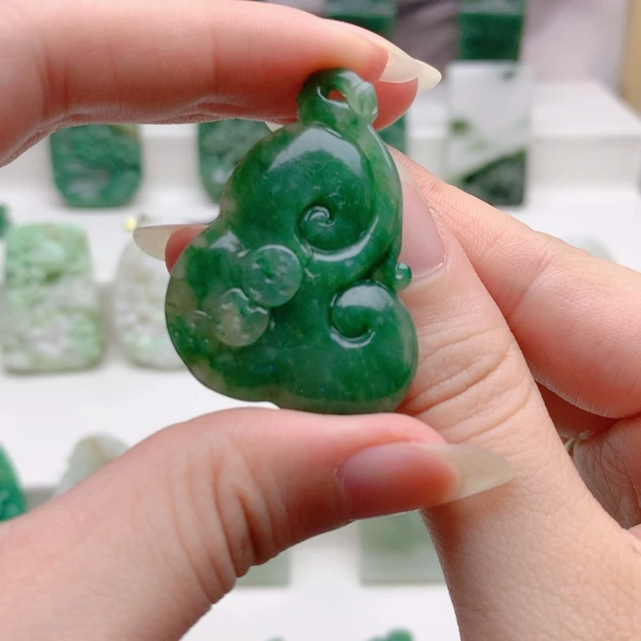 独山玉未镶嵌颈饰