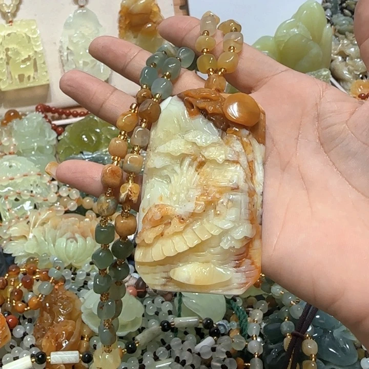 未镶嵌蛇纹石玉吊坠
