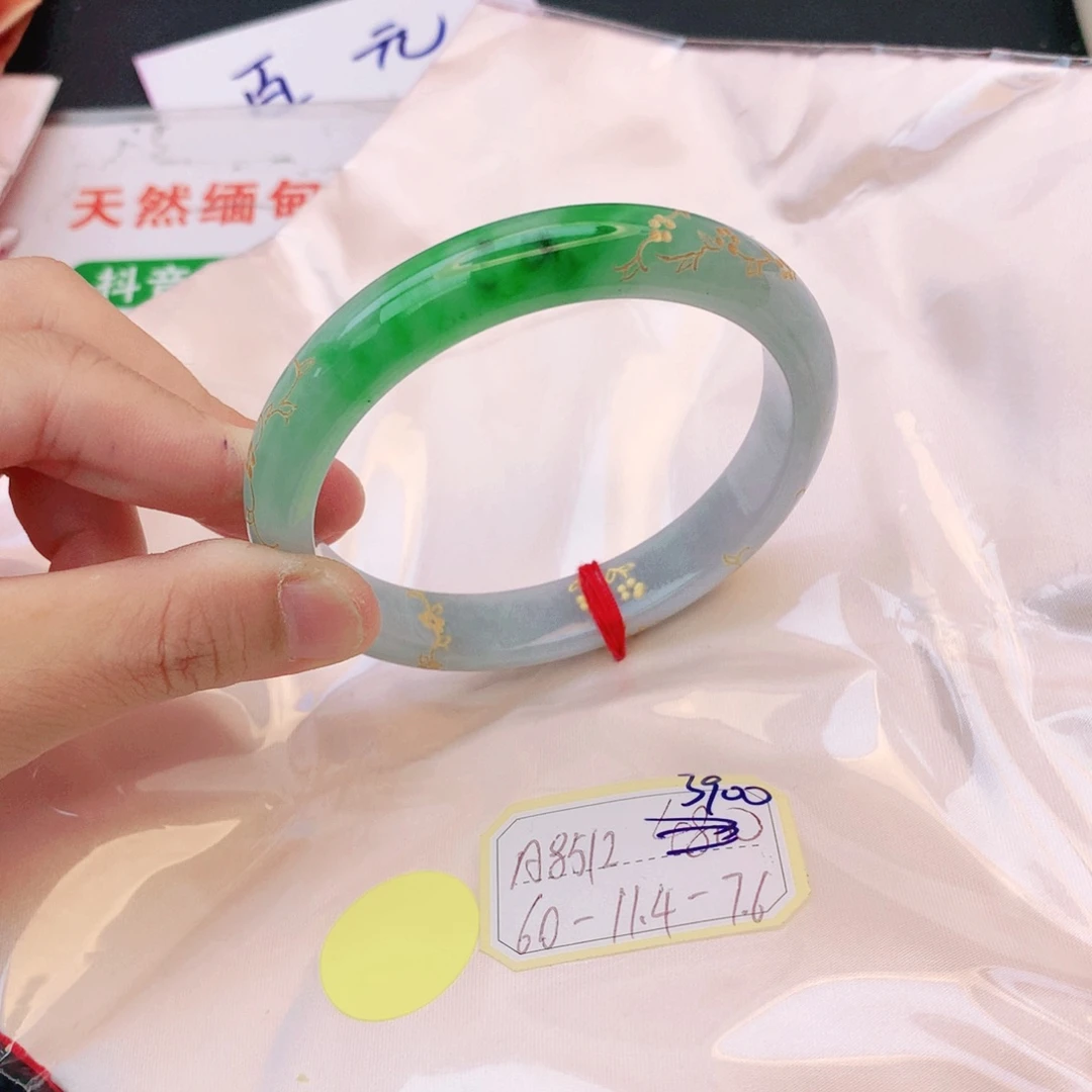 翡翠手镯未镶嵌翡翠