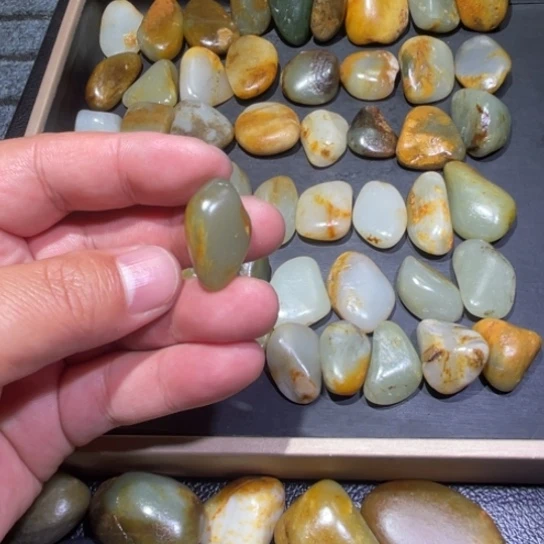 红***果和田玉未镶嵌颈饰