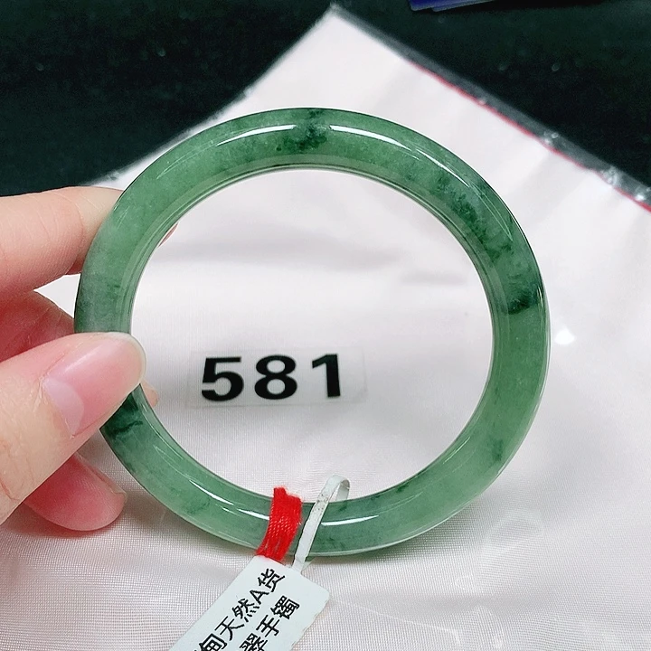 翡翠未镶嵌手镯（圆镯）