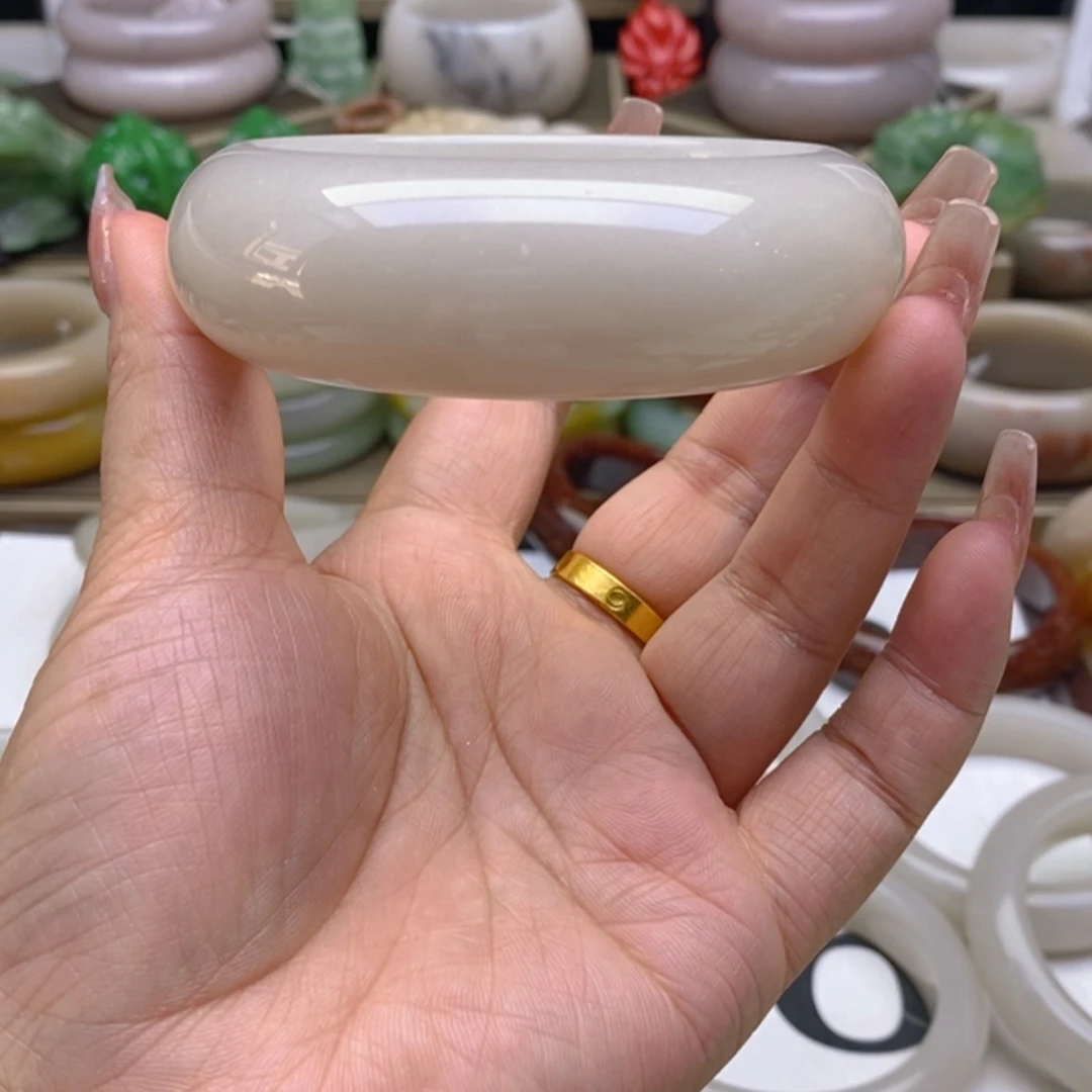 【闪购商品】石英质玉手镯未镶嵌水*月
