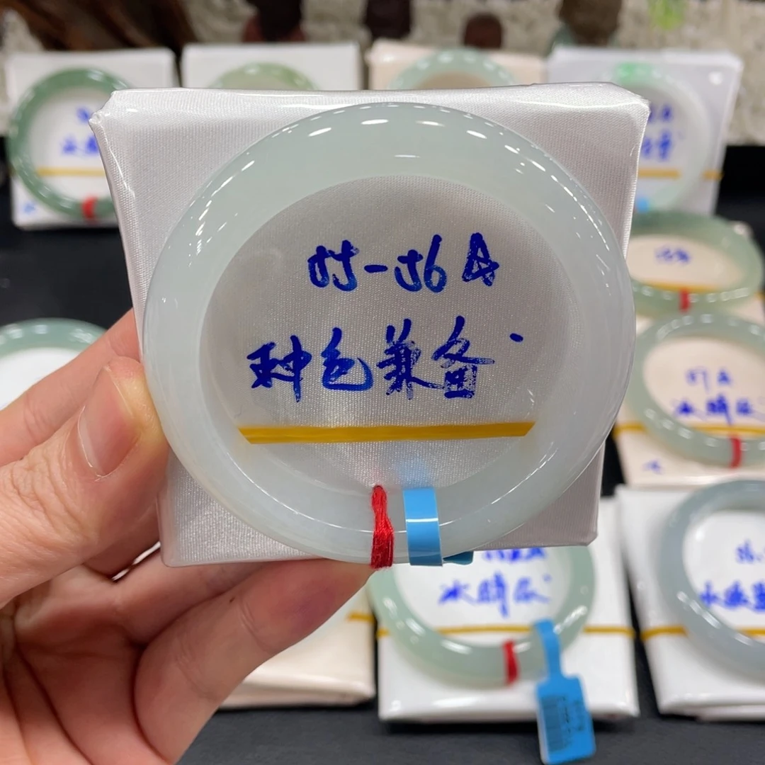 翡翠手镯未镶嵌翡翠