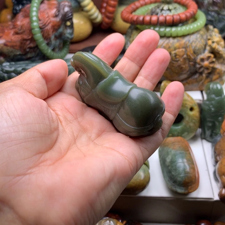 岫岩河磨玉（透闪石质玉）未镶嵌把件