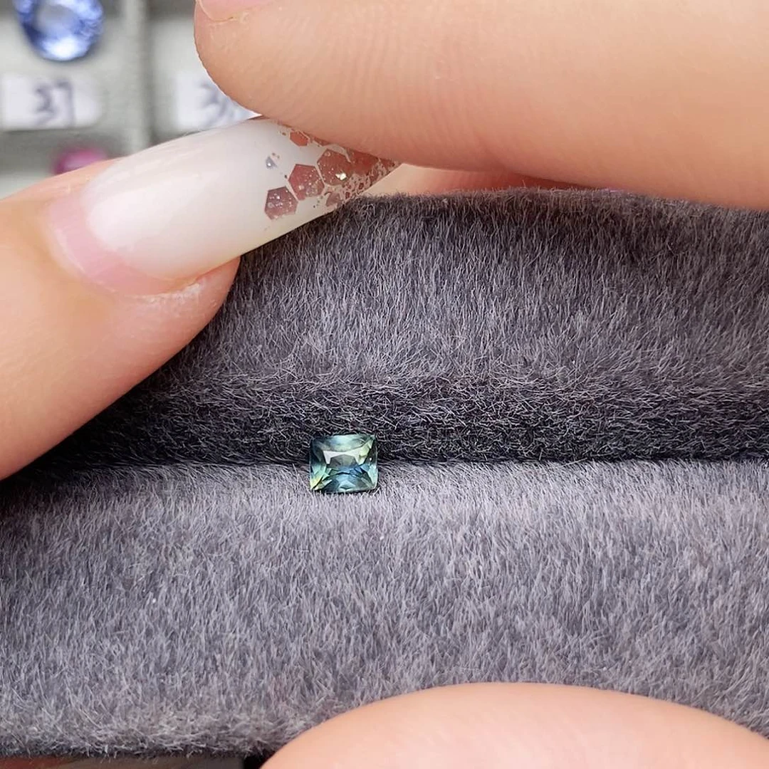 裸石蓝宝石黄蓝色小方火彩不错精致0.40ct/3227号