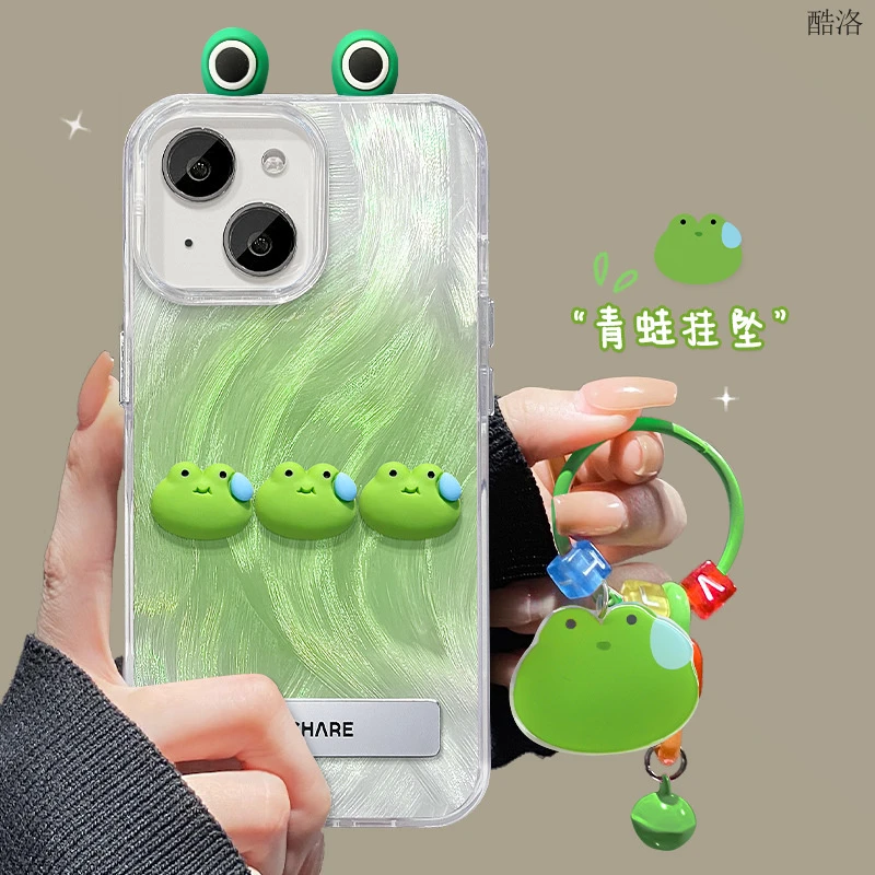适用苹果15羽纱手机壳iphone14promax流汗青蛙公仔挂坠13隐形支架