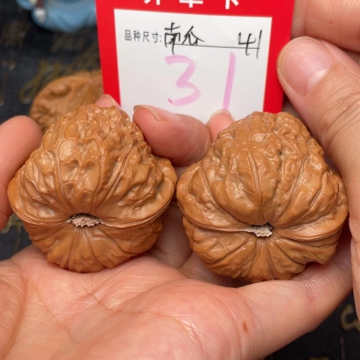吊坠桃核文玩了吗