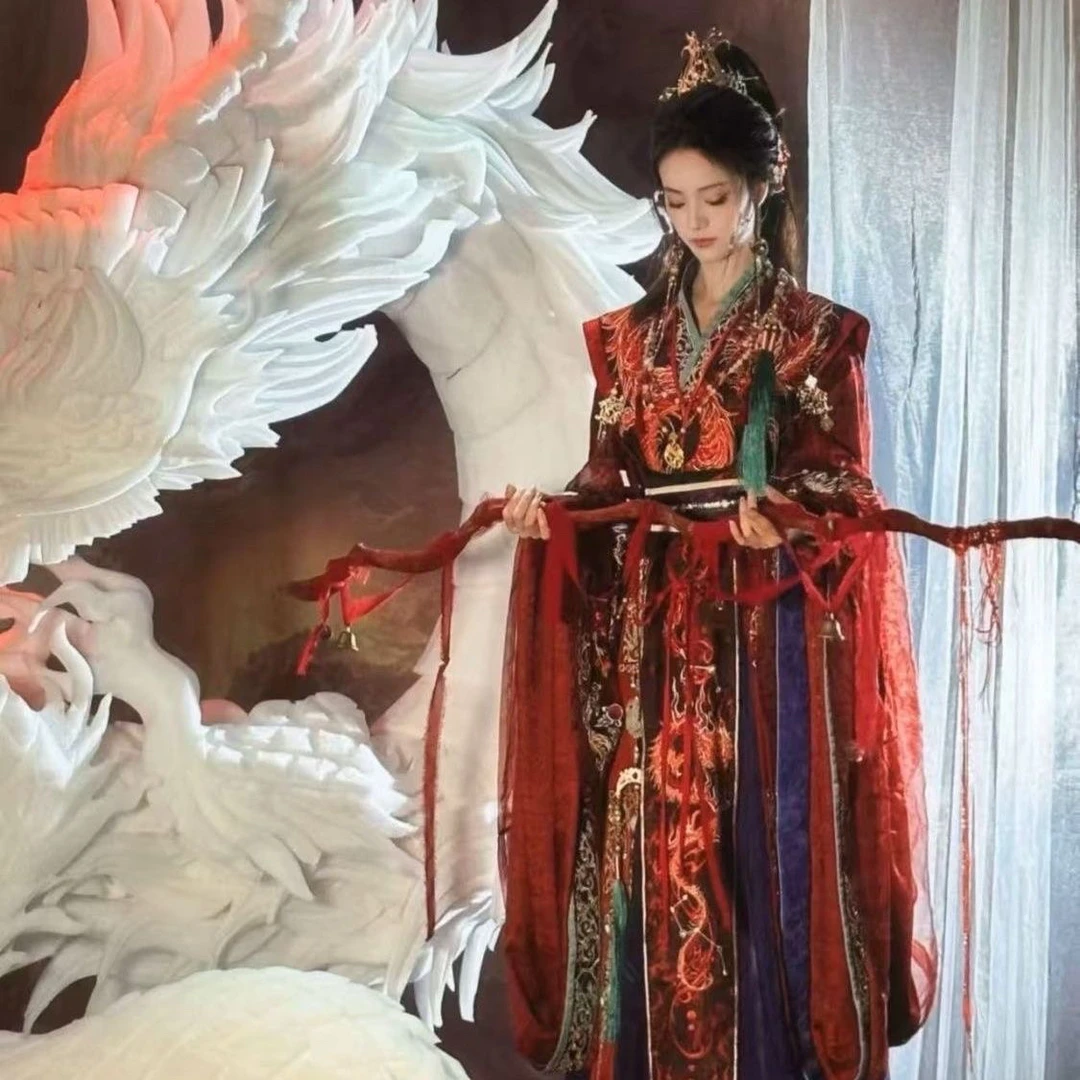 新款龙泽2025女帝重工汉服黑红刺绣元素仙气套装战国