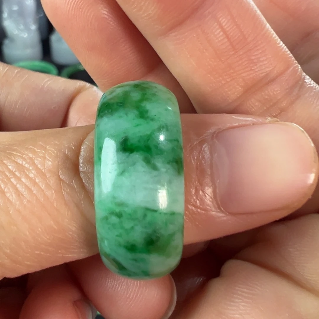 用***9翡翠未镶嵌项圈天然翡翠扳指