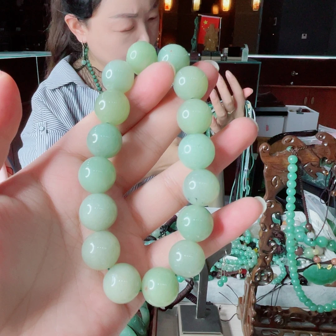颈饰未镶嵌密玉（石英质玉）