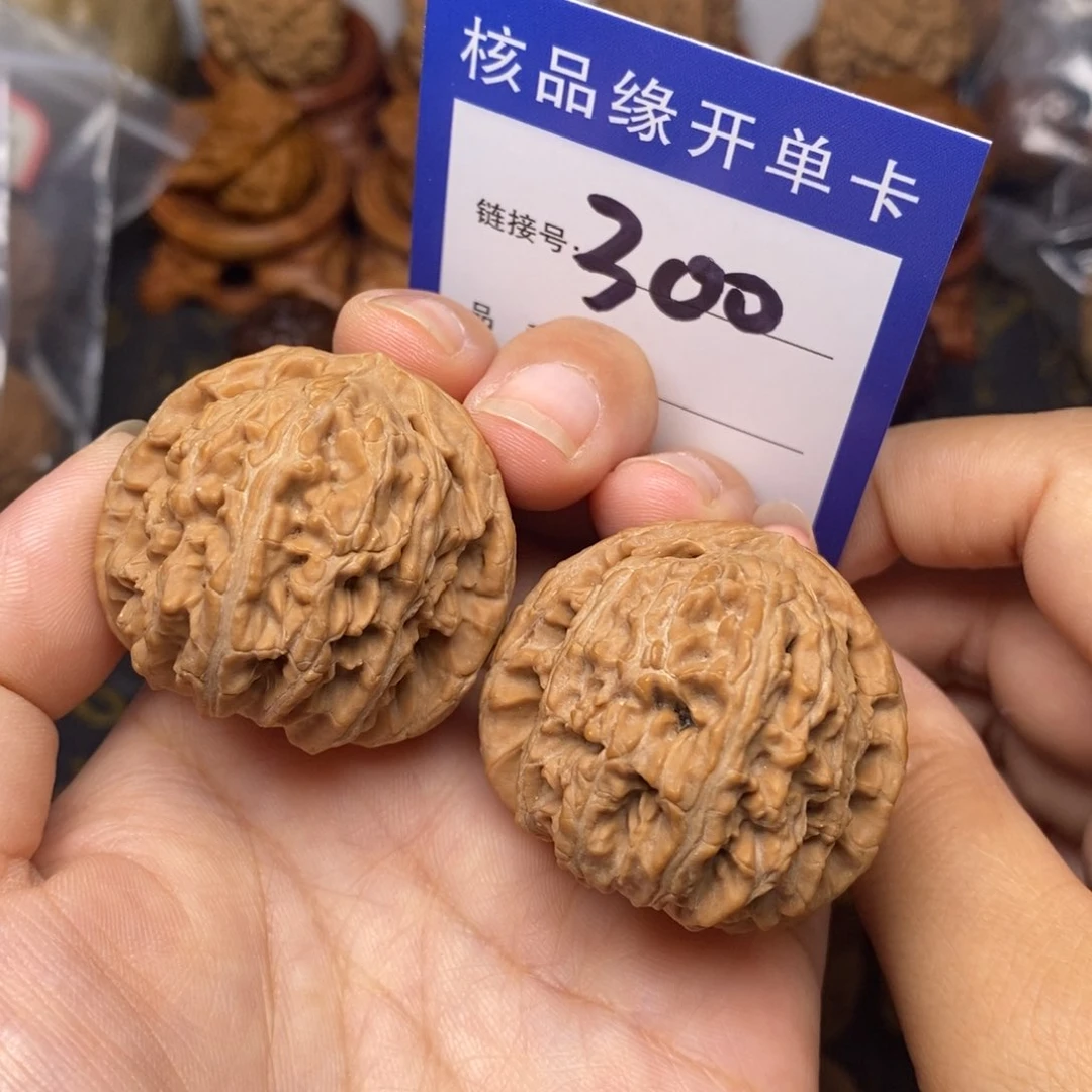 文玩核桃把件白狮子全品38。 300