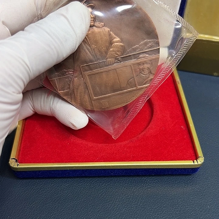 其他普通金属朱爷爷纪念章