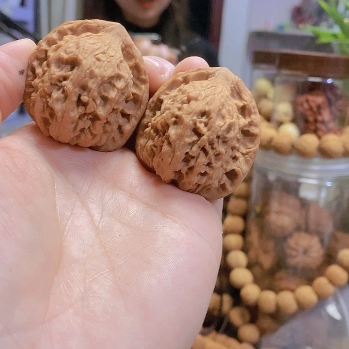 【闪购商品】文玩核桃把件40红狮子