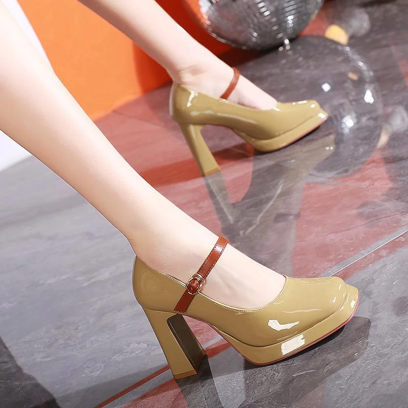 【澳门专柜正品】高跟鞋女2025春季方头粗跟浅口防水台拼色一字带漆