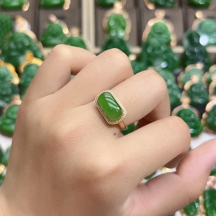 和田玉（碧玉）戒指18K金镶嵌