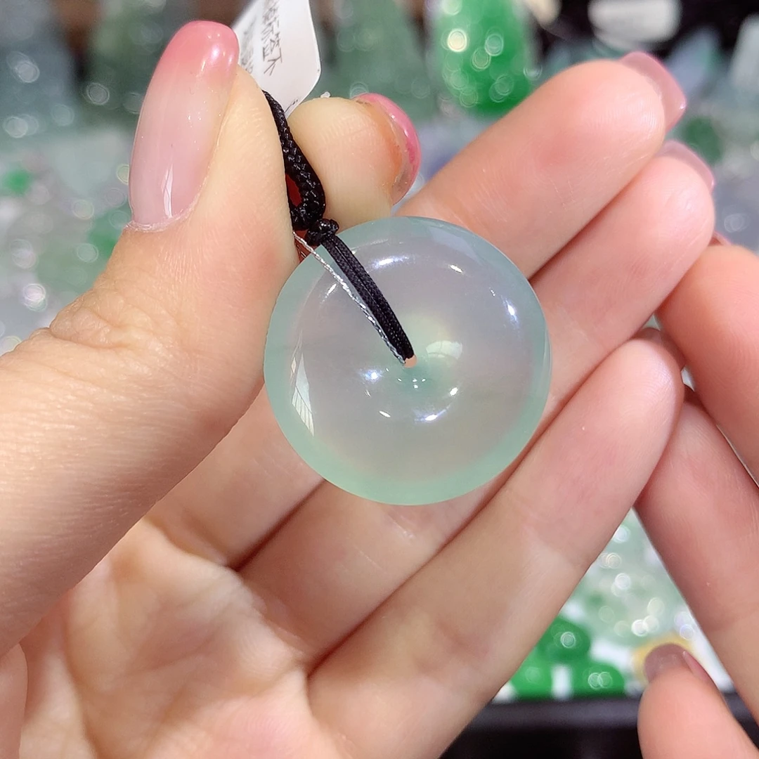 翡翠未镶嵌颈饰扣