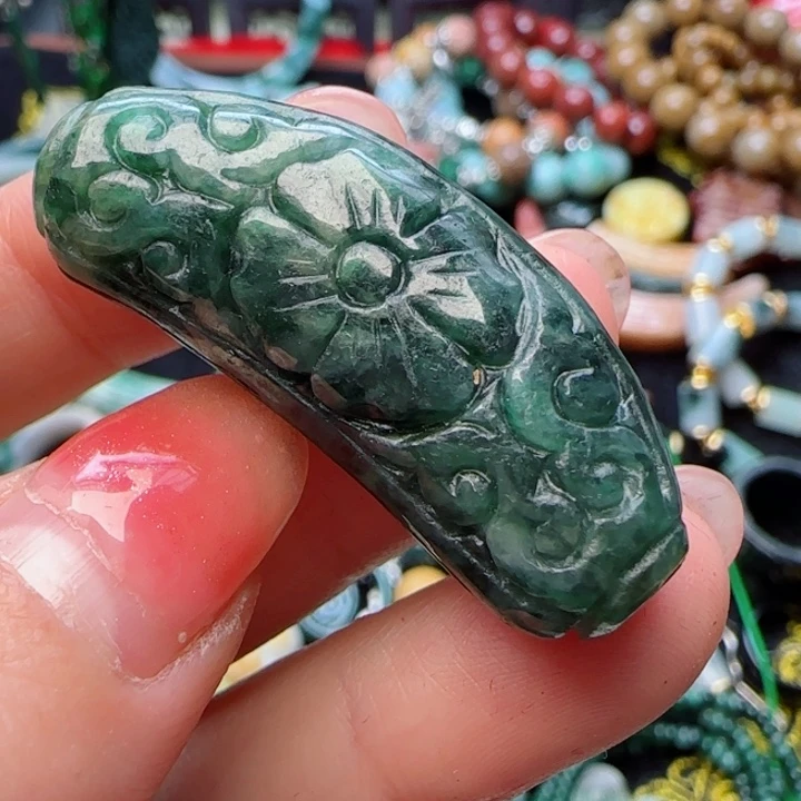 翡翠颈饰未镶嵌天然A货95