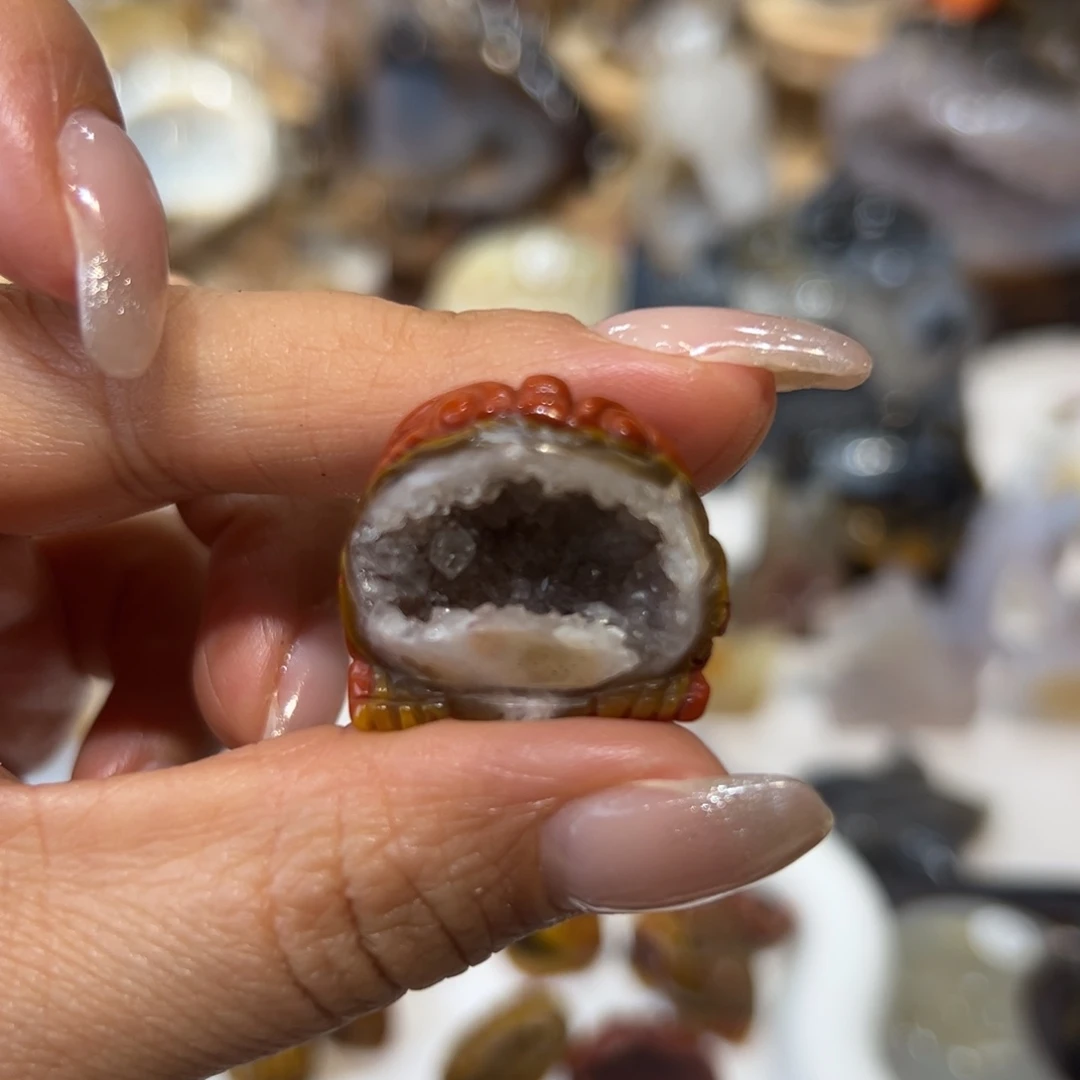 娜***征玛瑙/玉髓未镶嵌雕刻件