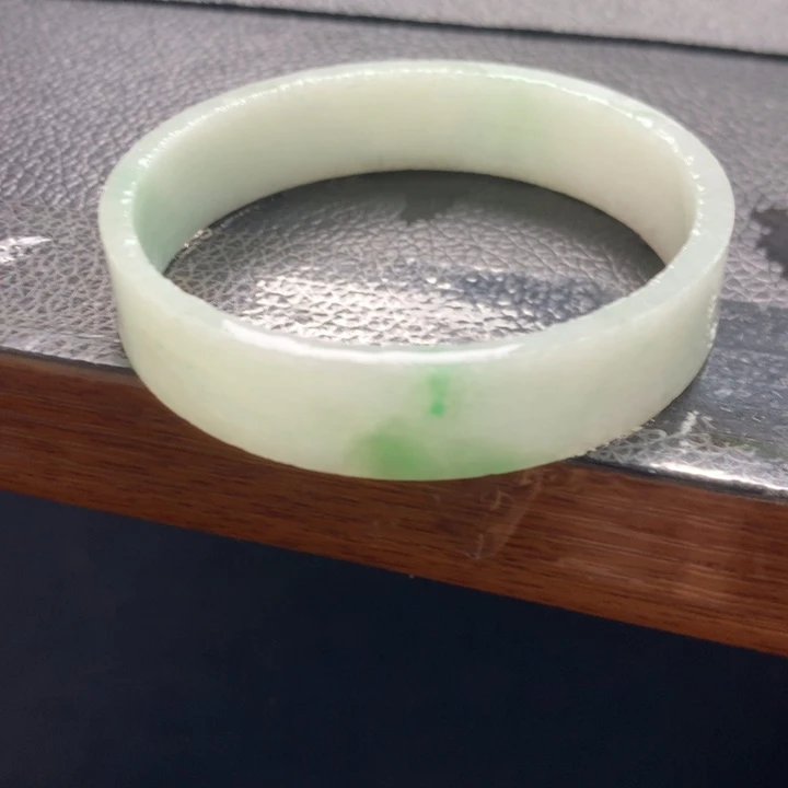 定制翡翠未镶嵌手镯