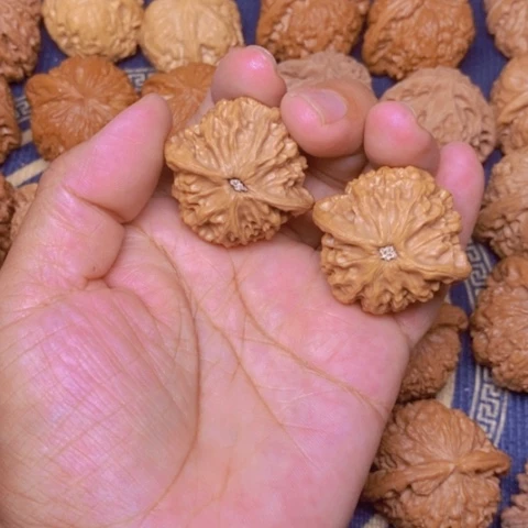 【闪购商品】文玩核桃吊坠小***6秦闷39